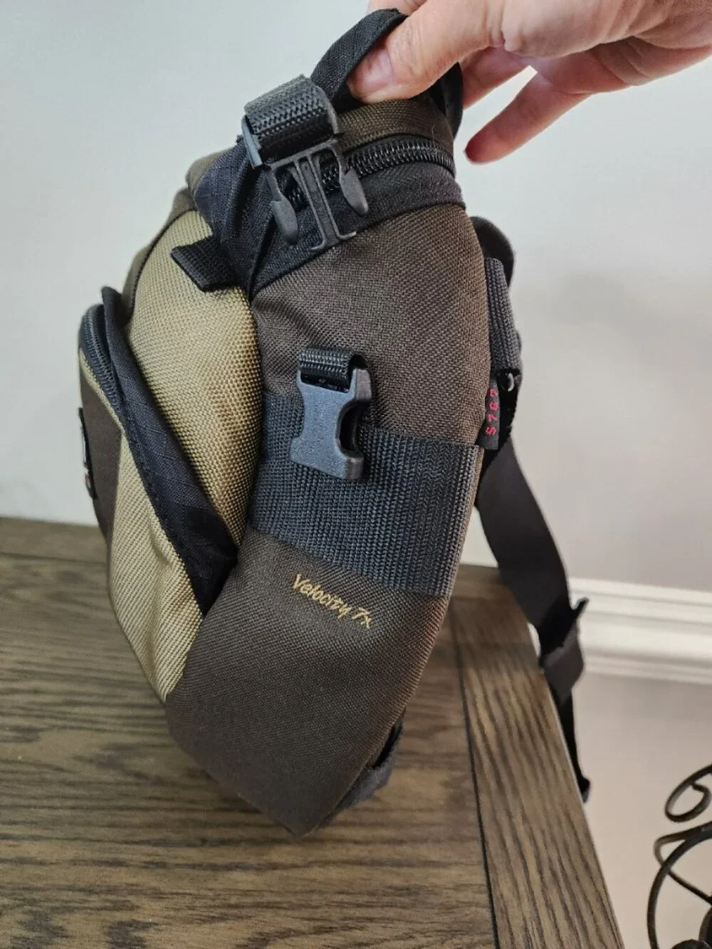 Tamrac Velocity 7x Sling Bag SLR Camera Bag Adjustable Shoulder Strap 5767 Brown